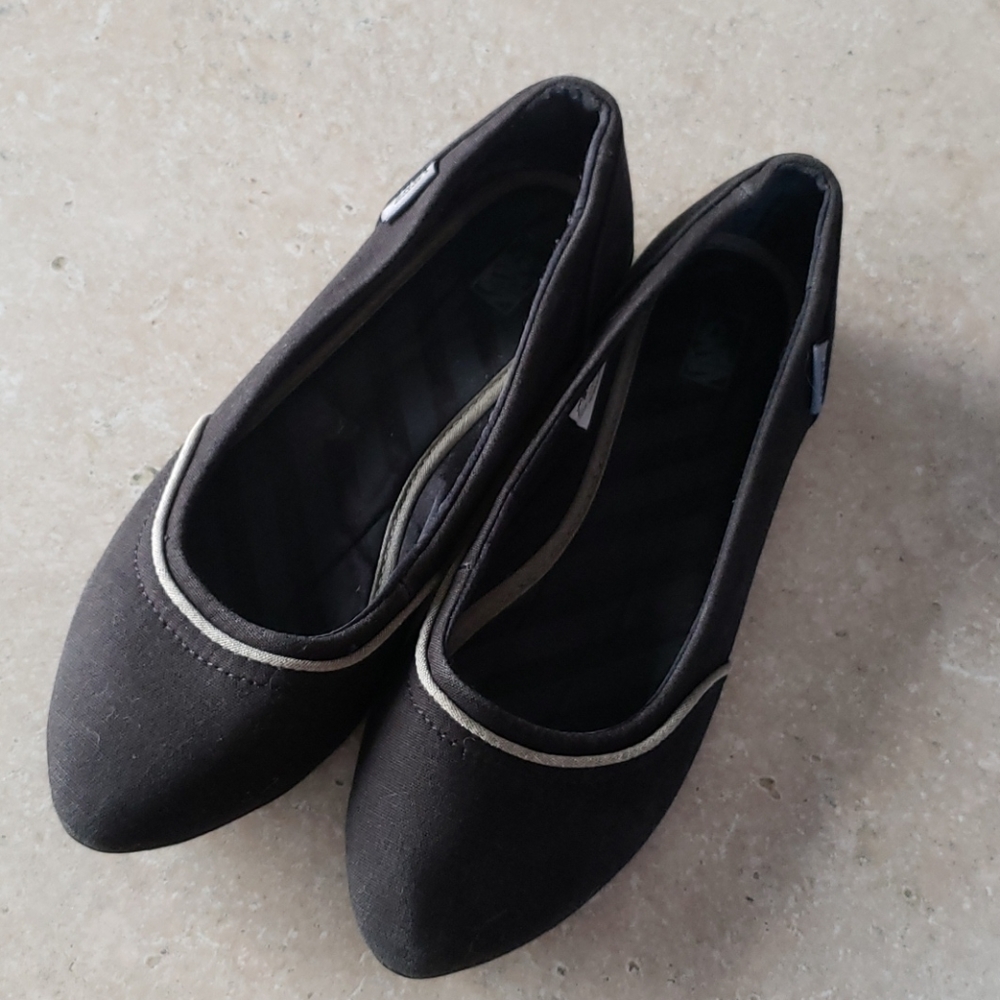 Unique Vans flats!